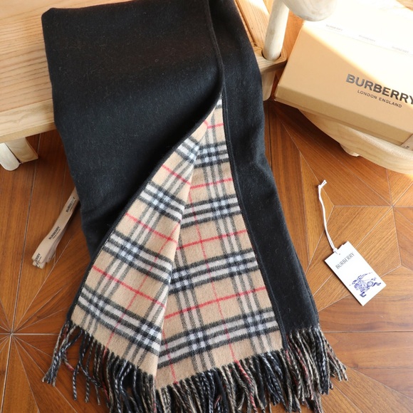 Burberry outer cape - Picture 3 of 8